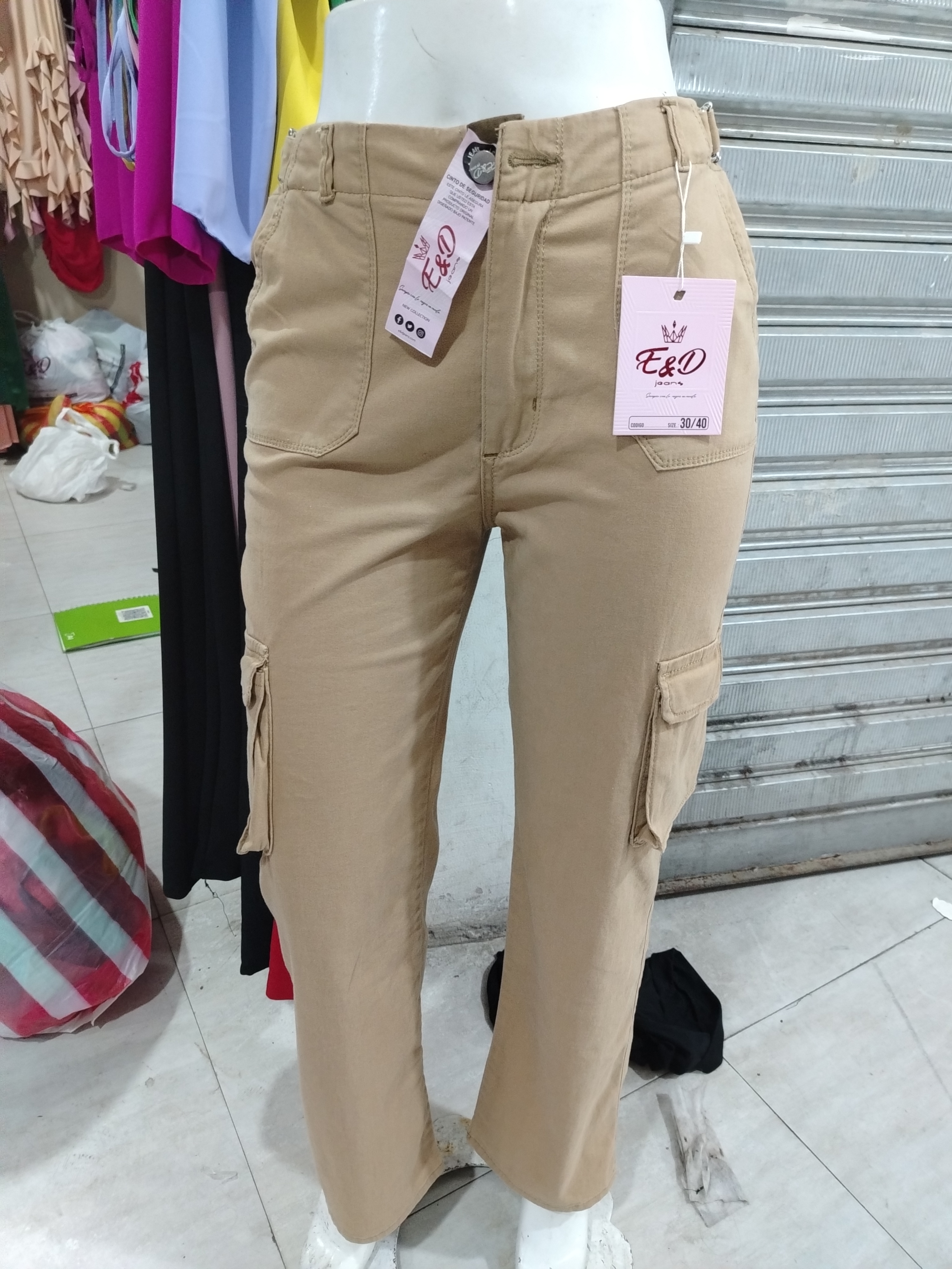 Pantalón cargo de mujer